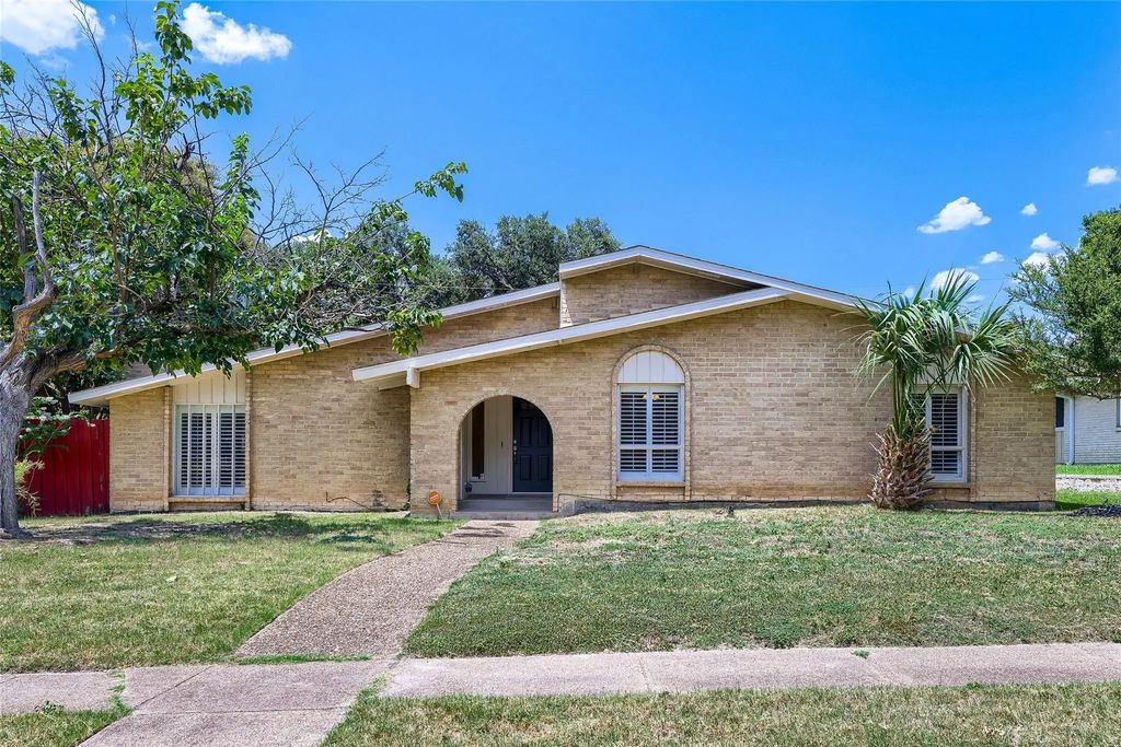 6639 Roundrock Road, Dallas
