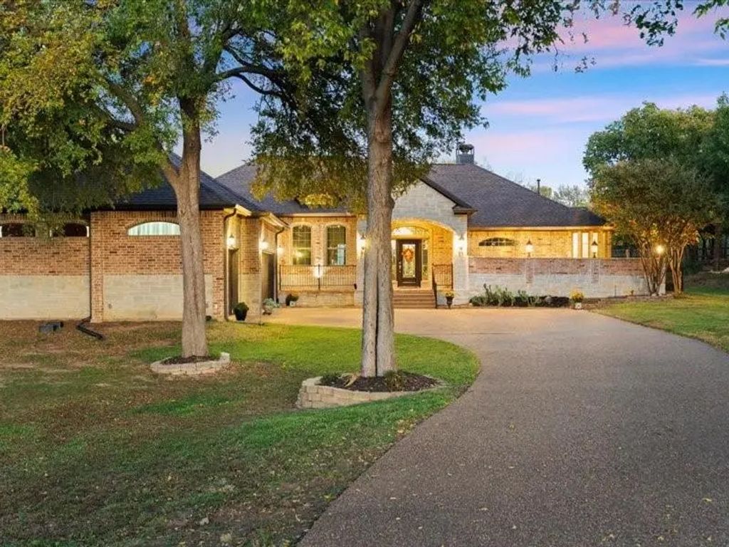 804 Carrie Lane, Lakewood Village