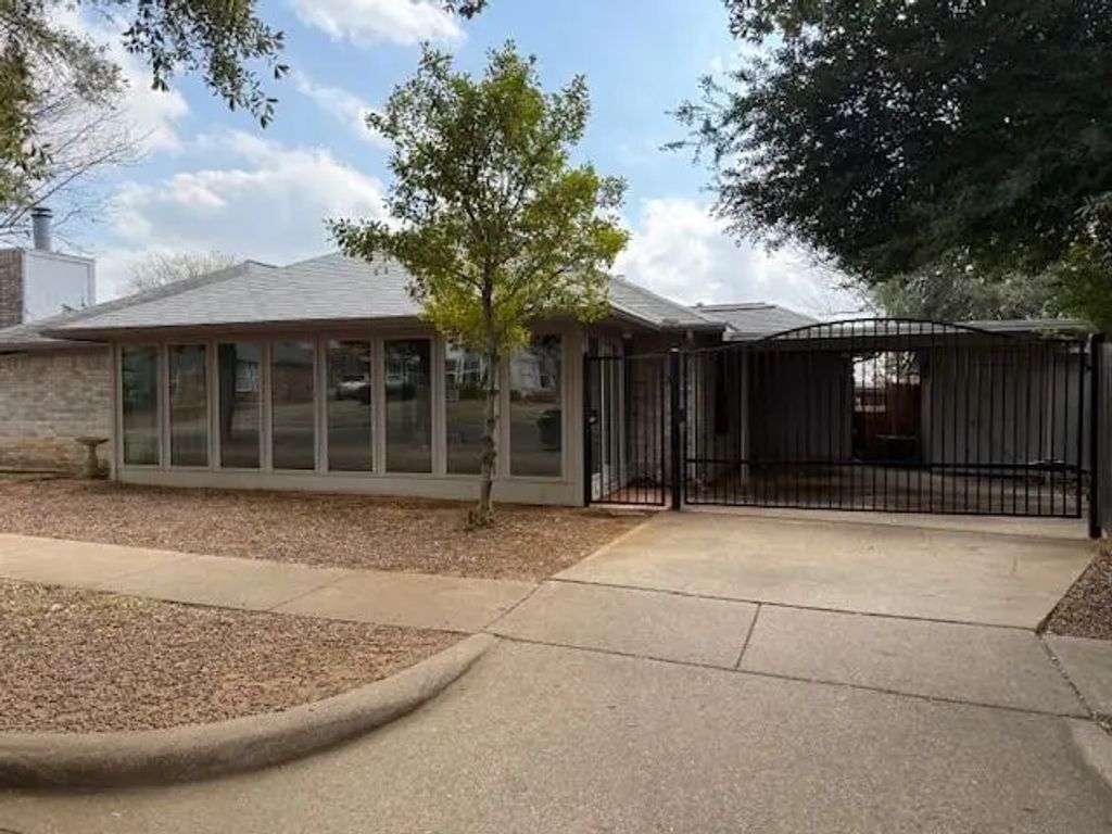 2807 Brittany Drive, Euless
