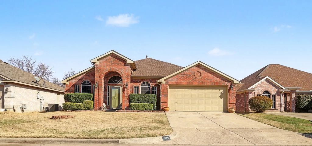 1128 Deer Valley Lane, Arlington