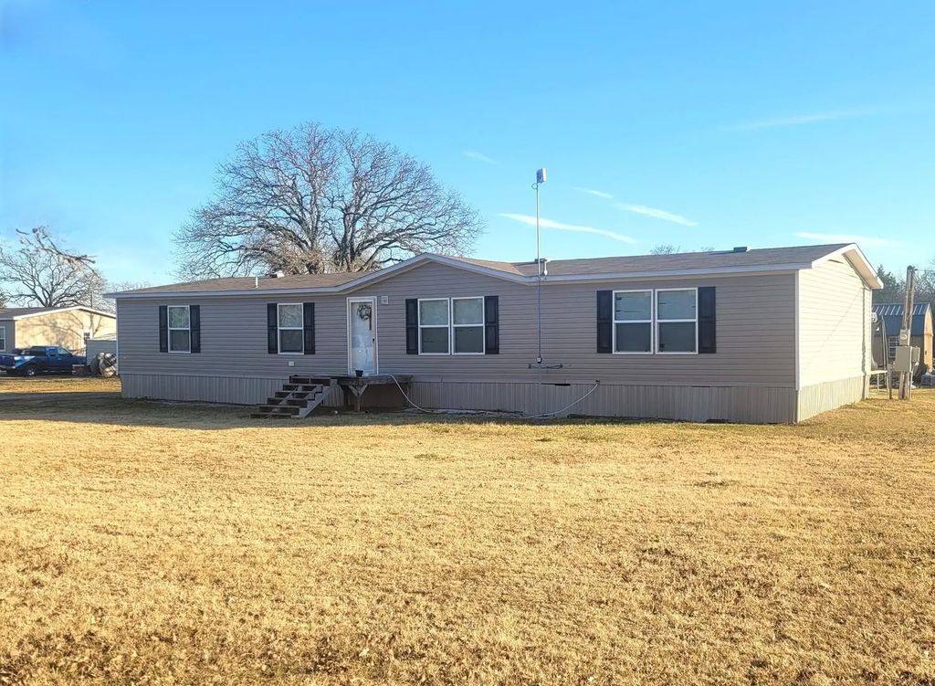 1800 County Road 2105, Kemp