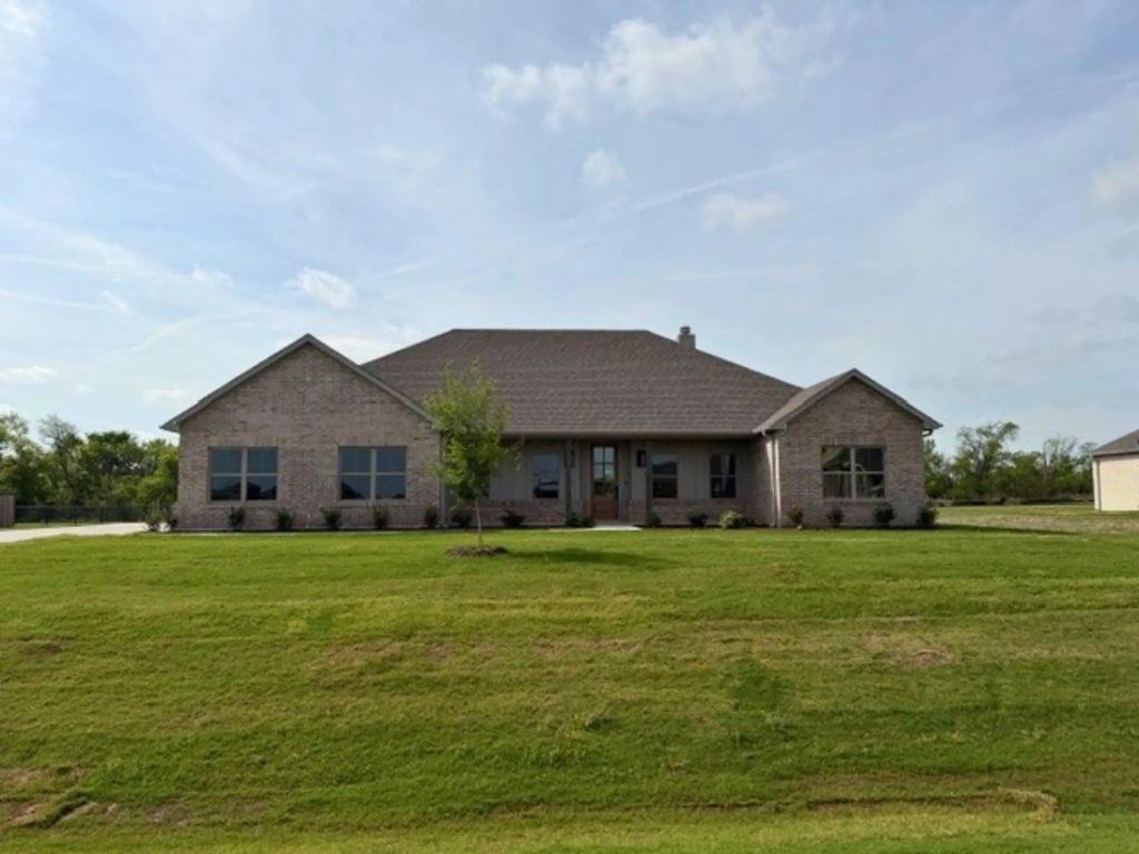 6037 Amber Drive, Sanger
