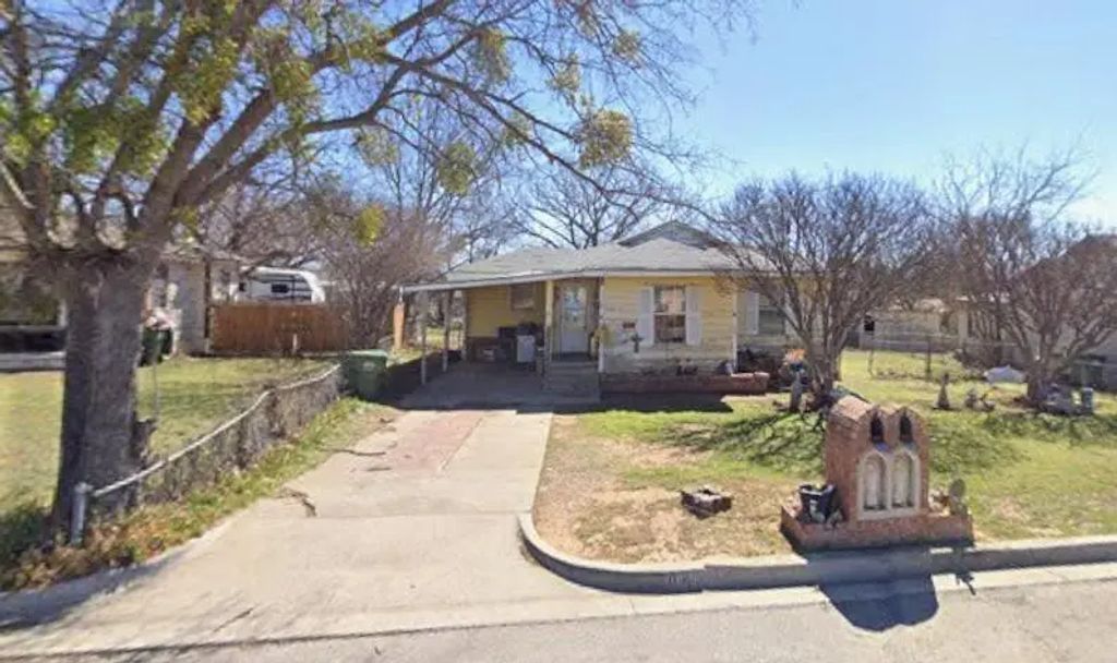2006 20th Street, Mineral Wells