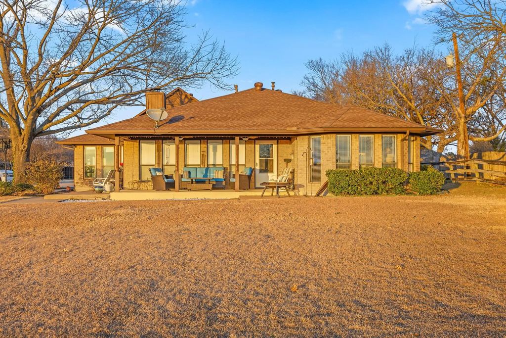 339 W Trinity Street, Forney
