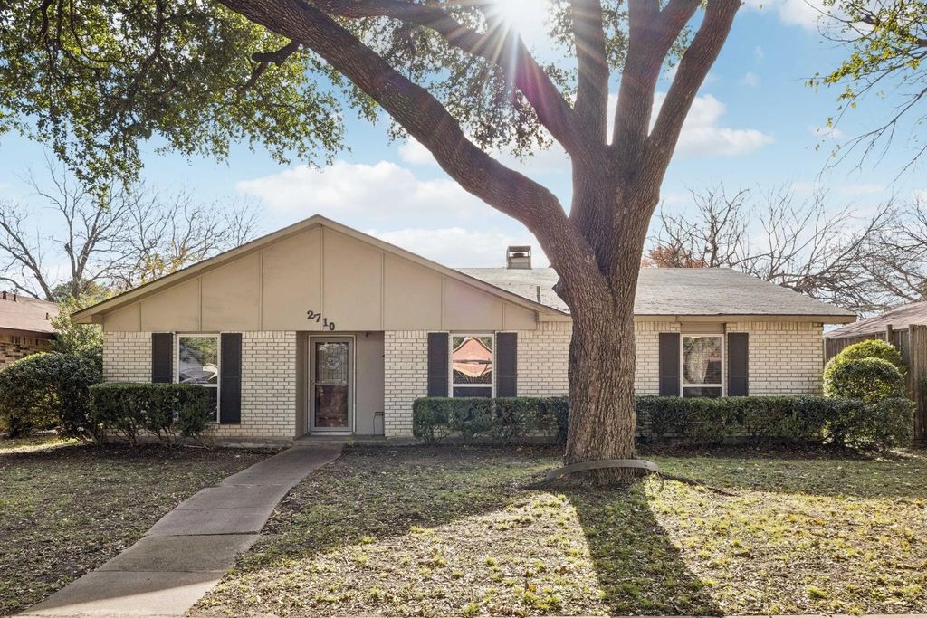 2710 Clover Valley Drive, Garland