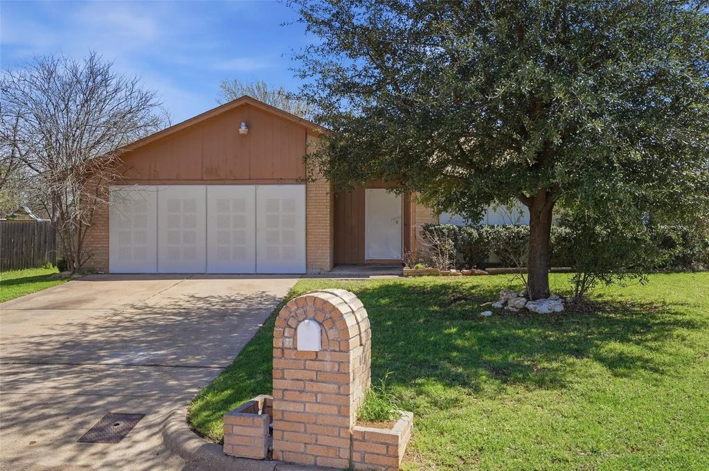 3950 Cypress Wood Court, Fort Worth