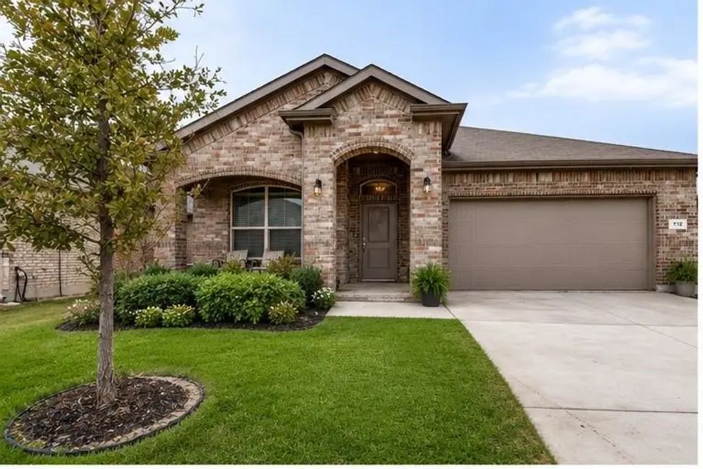 712 Greenford Manor, Fort Worth