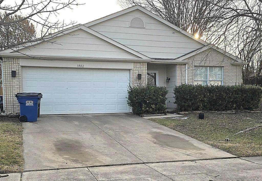 1802 Berkeley Drive, Glenn Heights