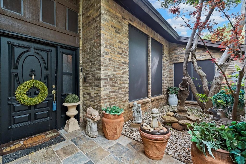 2000 Shadow Ridge Drive, Arlington