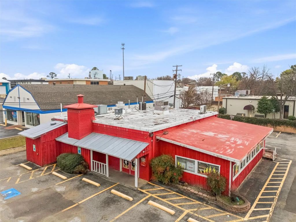 565 W Bedford Euless Road, Hurst