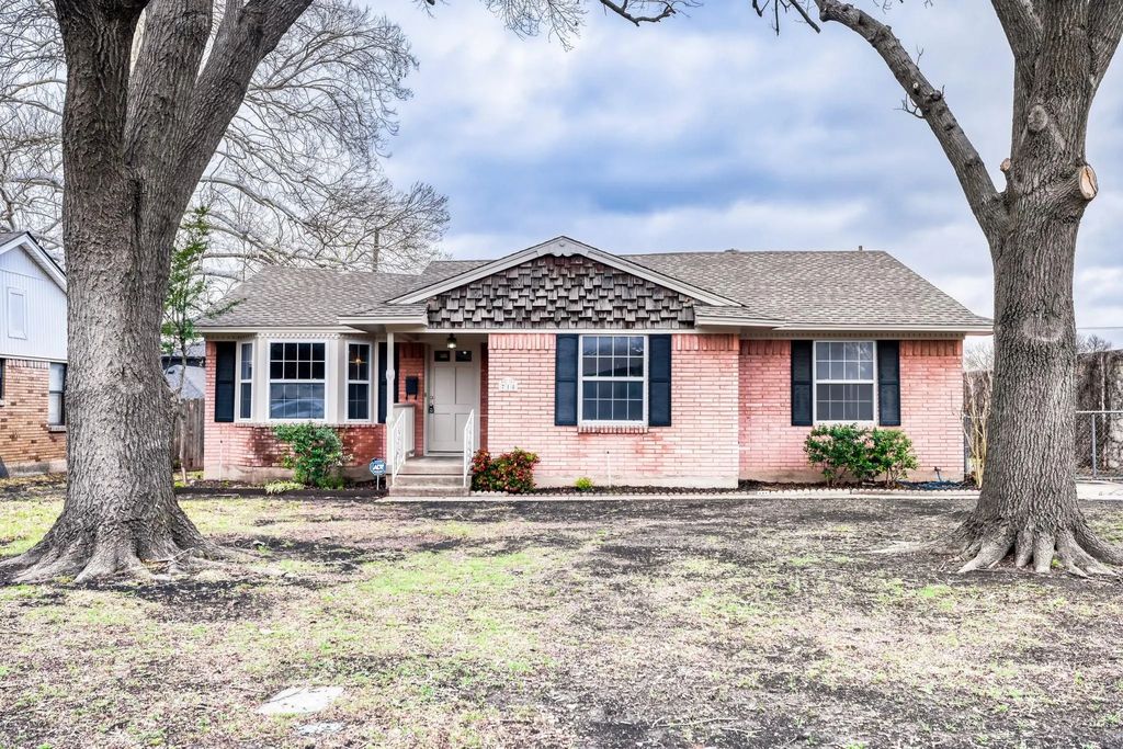 718 Devonshire Drive, Richardson