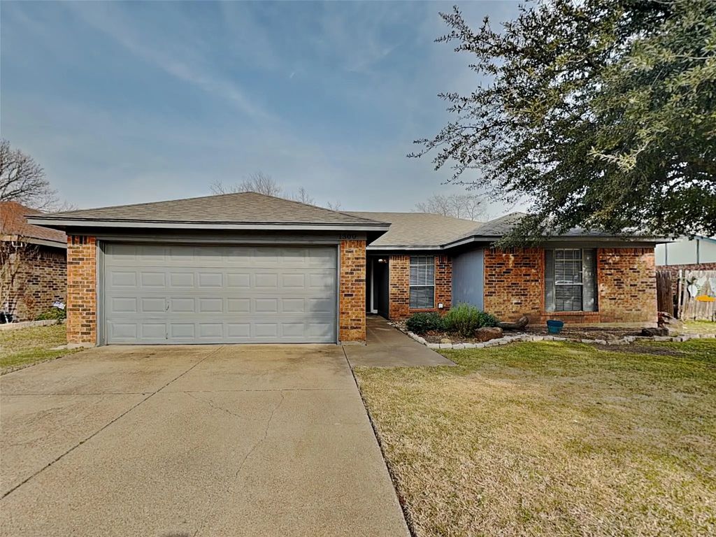 1300 N Creek Drive, Saginaw