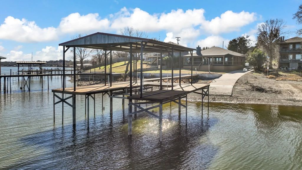 1004 W Lake Drive, Weatherford