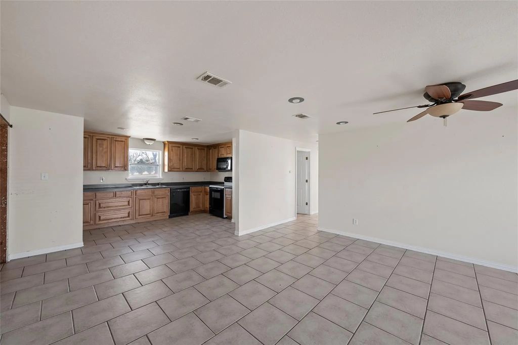 310 S 3rd Street, Abbott