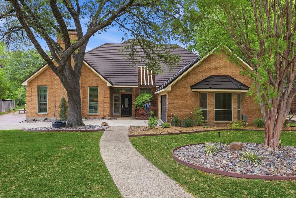 2410 Lone Oak Trail, Garland