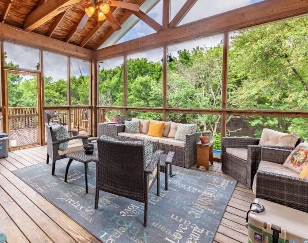 8805 Hidden Hill Drive, Fort Worth