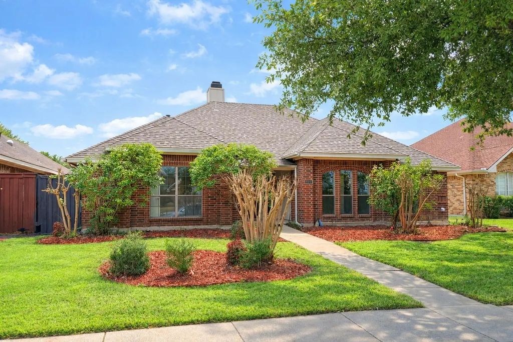 710 Cimarron Trail, Irving
