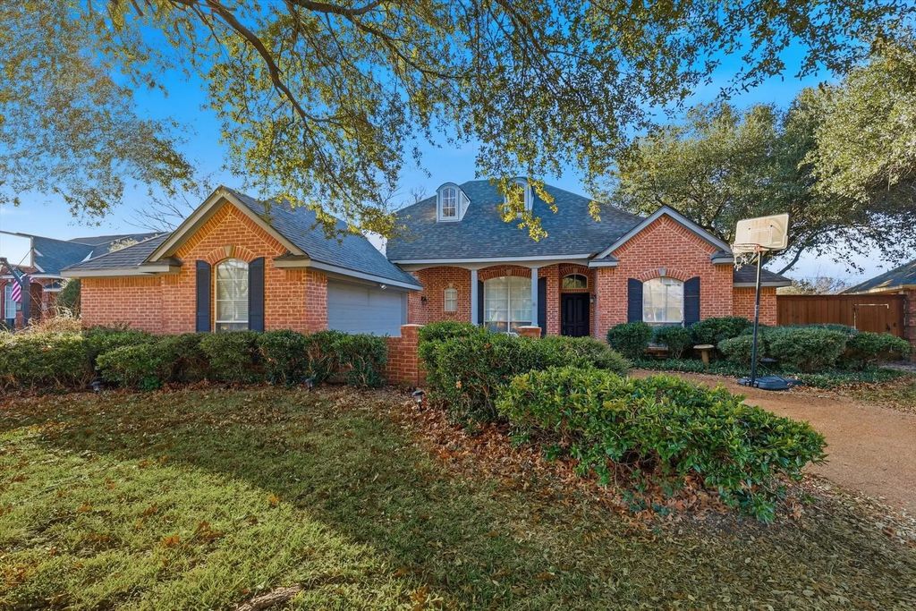3318 Summergrove Drive, Arlington