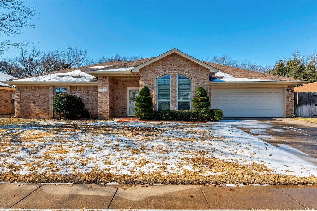 1301 Oak Timber Drive, Euless