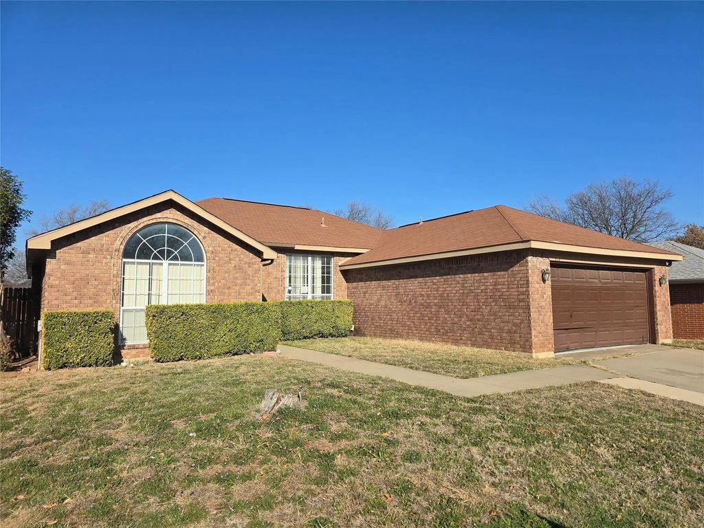 8012 Ashridge Road, Fort Worth