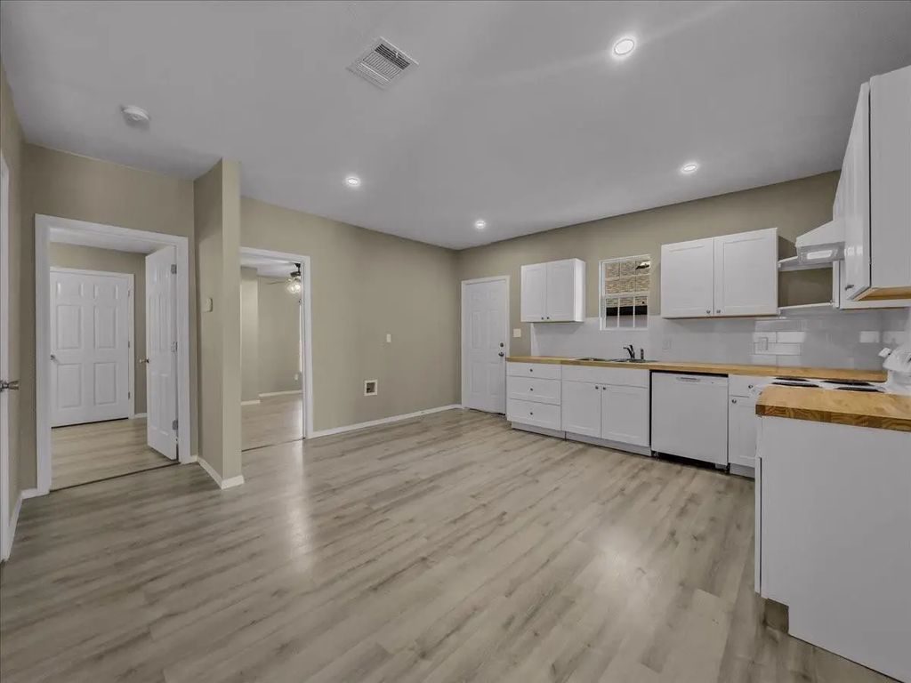 959 E Broadway Avenue, Fort Worth