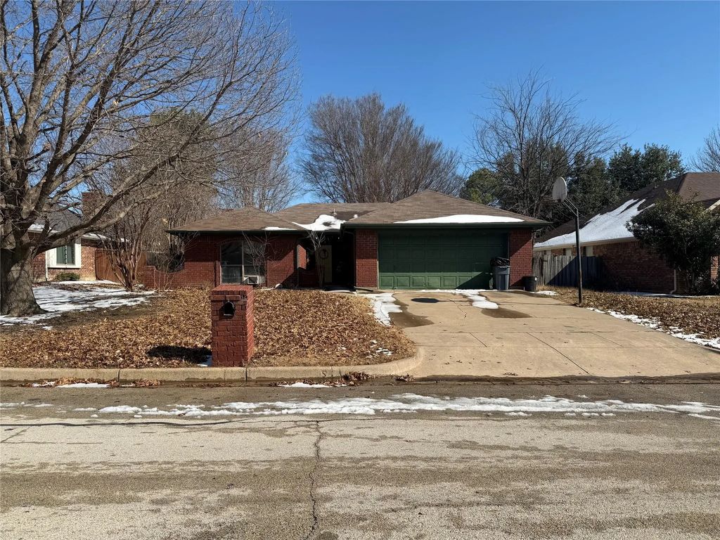 1228 Windy Meadows Drive, Burleson
