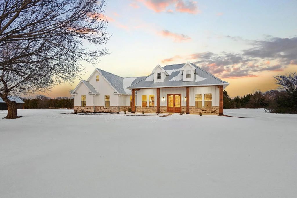 2940 County Road 1410, Bonham