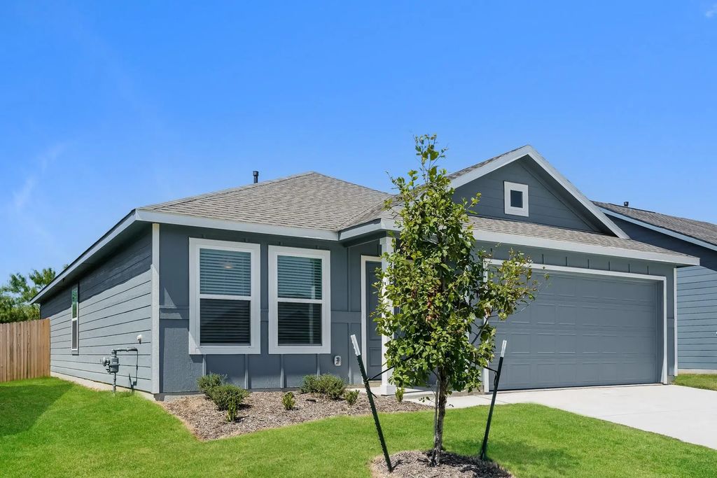 2765 Center Creek, Benbrook