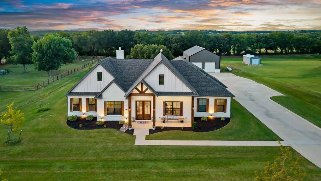 7360 Shady Oak Drive, Aubrey