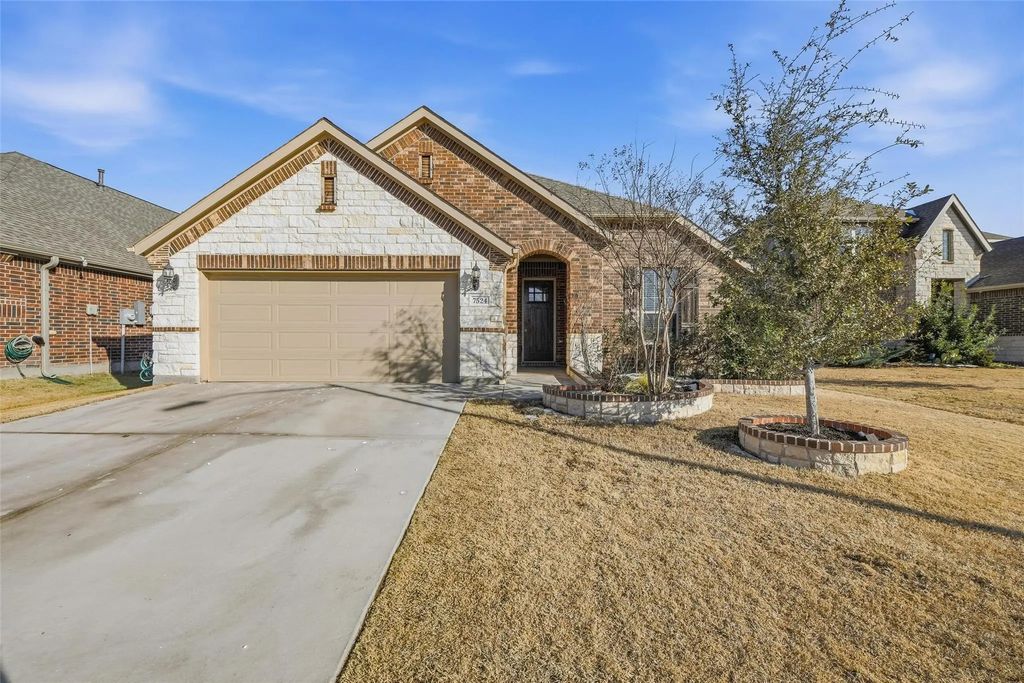 7524 Rhyner Way, Fort Worth