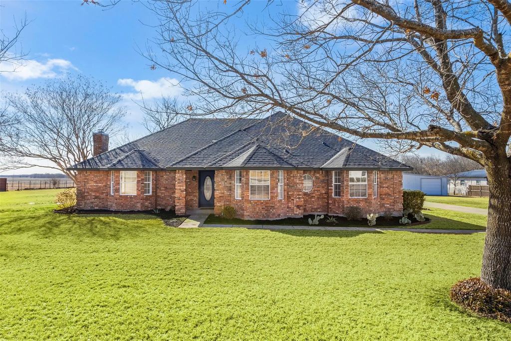 760 Willow Lane, Waxahachie