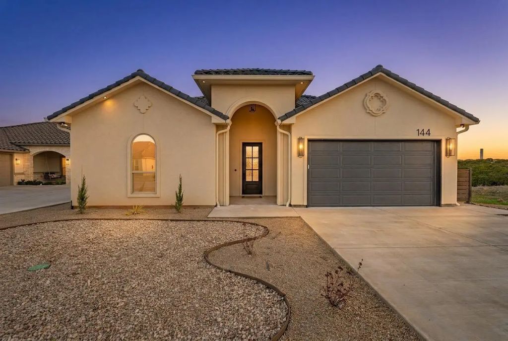 144 Valley View, Glen Rose
