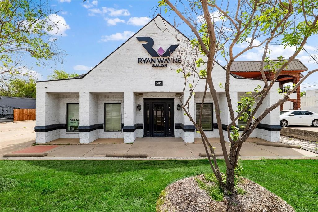 5017 Colleyville Boulevard, Colleyville