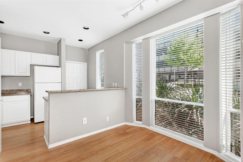 2002 N Fitzhugh Avenue 2, Dallas