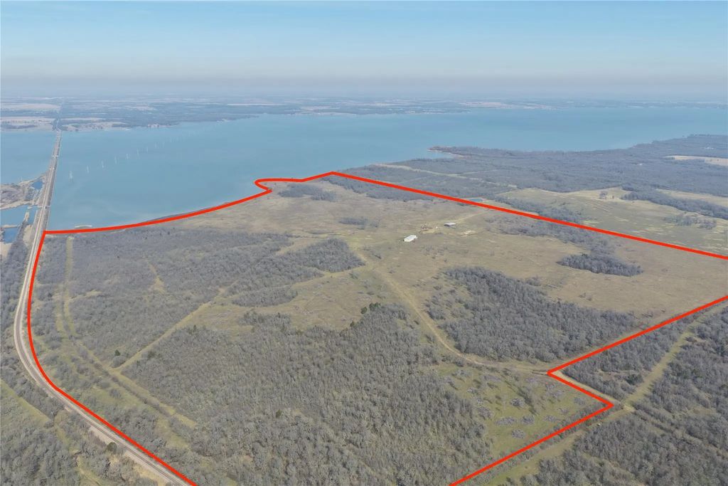 15880 County Road 1260, Streetman