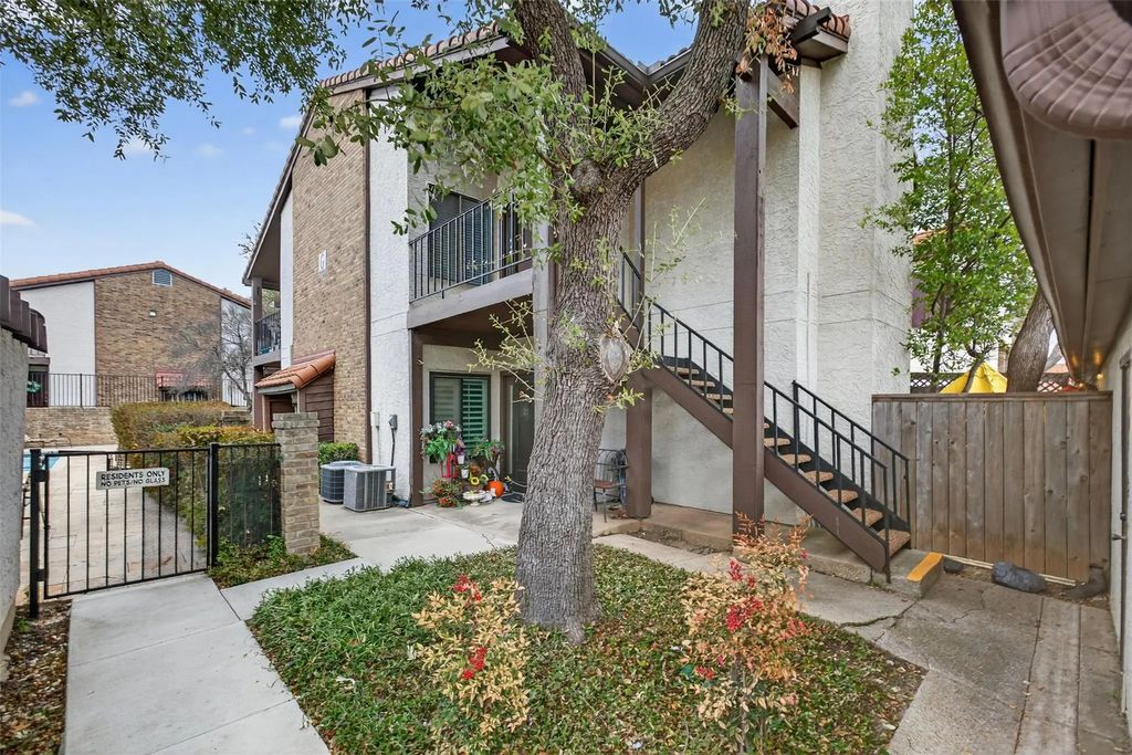 18040 Midway Road 195, Dallas