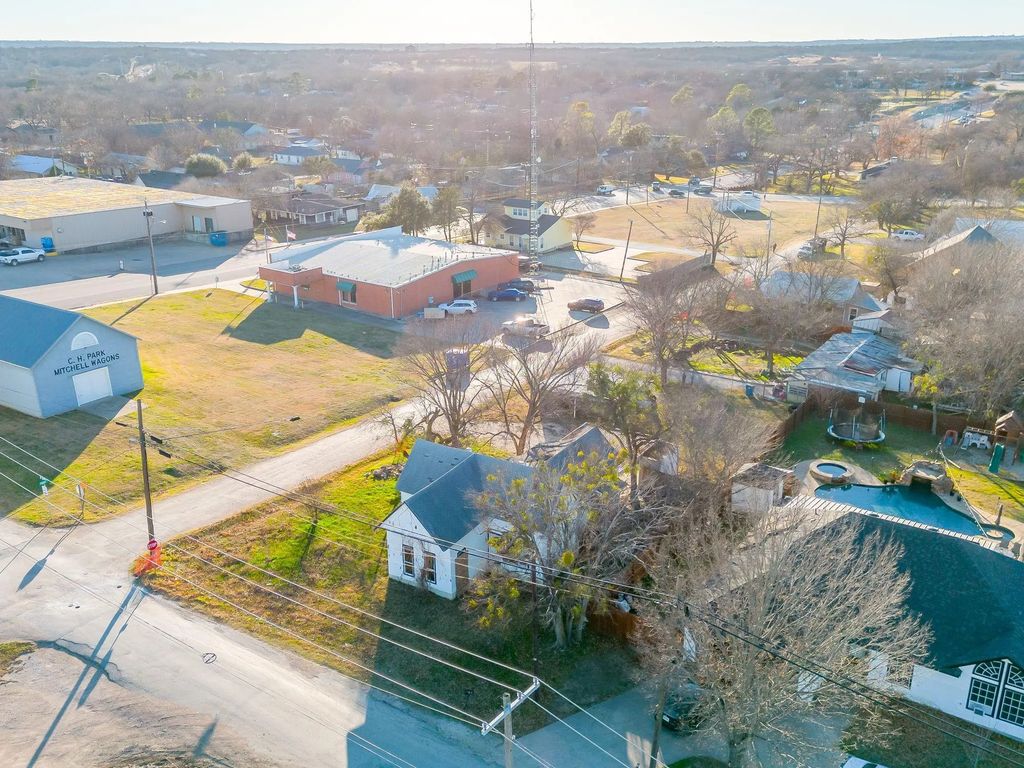 201 N Spears Street, Alvarado