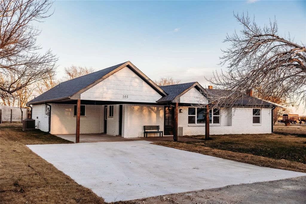 103 Main Street, Windom