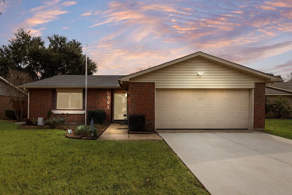 1501 Monica Lane, Mesquite