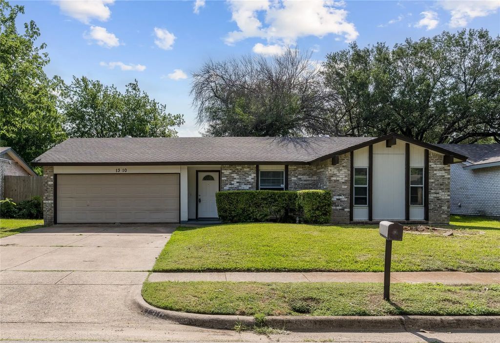 1310 Willowbrook Street, Lancaster