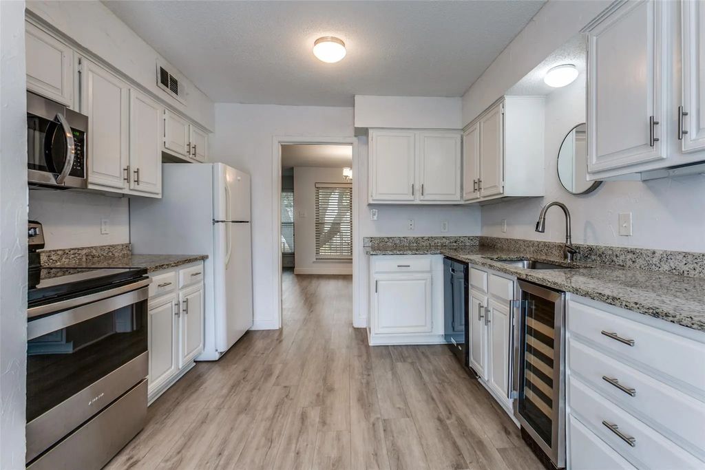 10650 Steppington Drive 201, Dallas