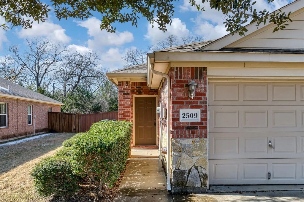 2509 Wood River Parkway, Mansfield