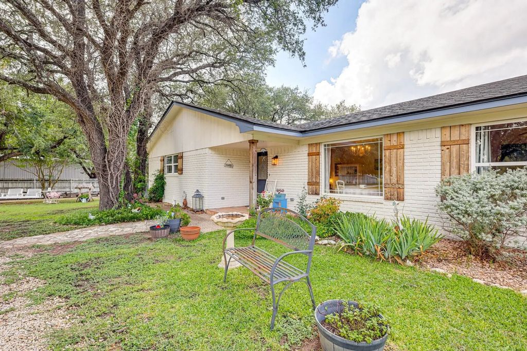 557 Rivercrest Road, Valley Mills