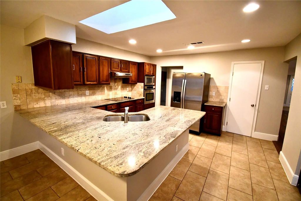 2366 Hill N Dale Drive, Irving