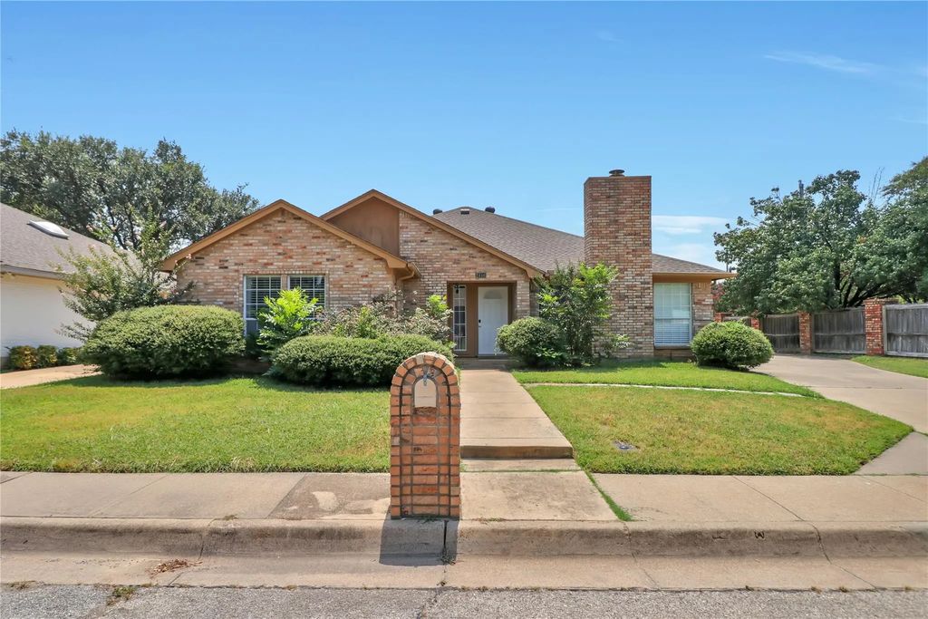 2416 Garden Park Court, Arlington