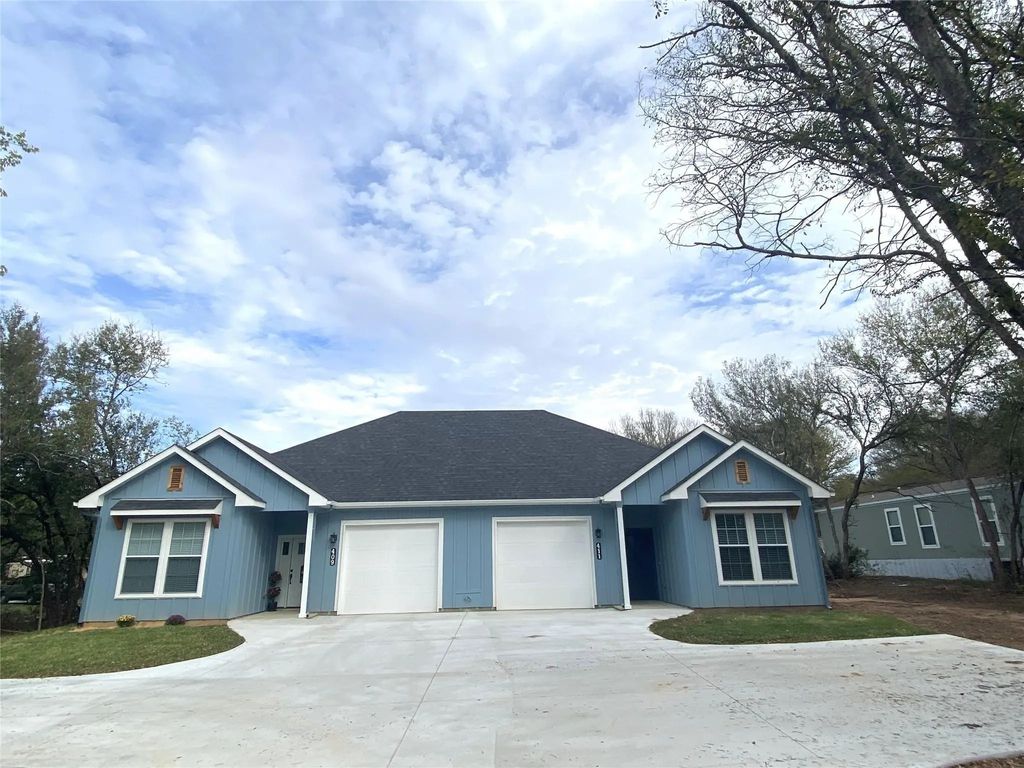 409-411 Cleveland Road, Granbury