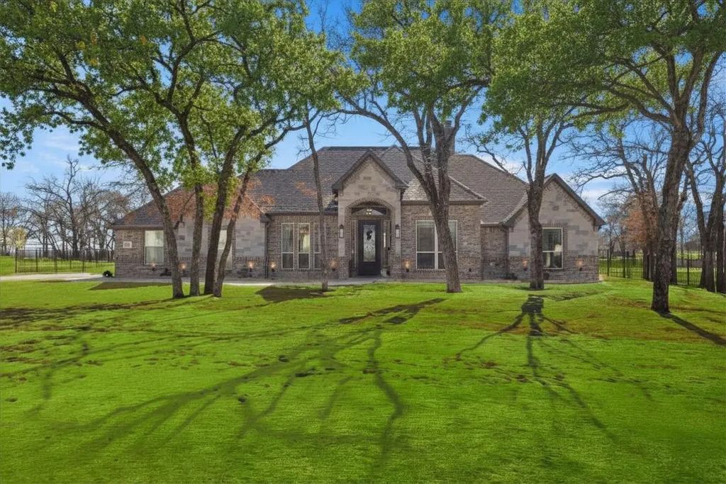 703 Winkler Way, Springtown