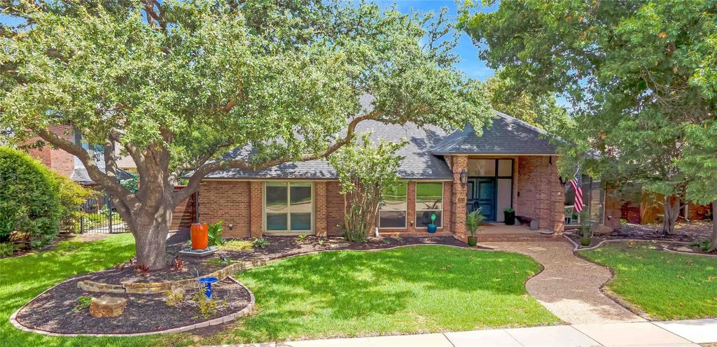 3921 Salem Court, Plano
