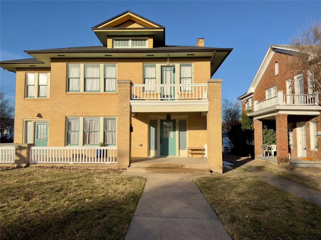 803 Woodlawn Avenue, Dallas