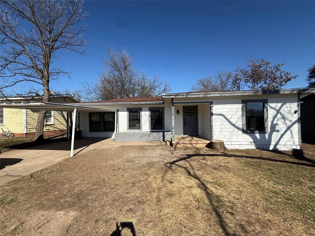 1114 W Mesquite Street, Coleman
